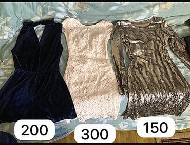 Платья и комбинезон 1) Темно‑синий бархатный Stradivarius комбинезон