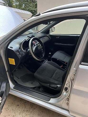 Honda HR-V: 2002 г., 1.6 л, Механика, Бензин, Внедорожник