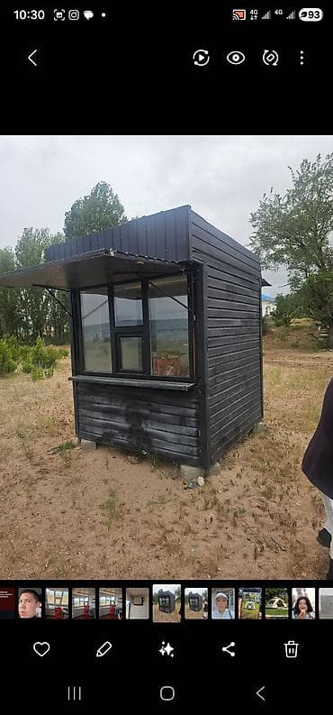 Мобильный киоск/павильон с панорамным окном и откидным козырьком