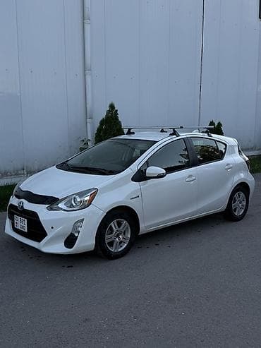 toyo: Toyota Prius C: 2017 г., 1.5 л, Автомат, Гибрид, Хэтчбэк — 2