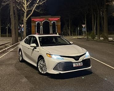 Toyota Camry: 2020 г., 2.5 л, Вариатор, Гибрид, Седан