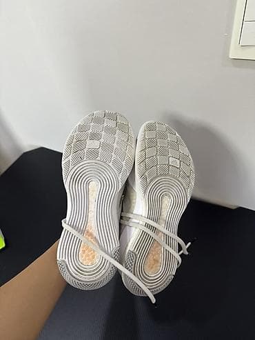 Мырзалардын бут кийими: Эркектердин кроссовкасы, 42, Adidas, Колдонулган, түсү - Ак, Өзү алып кетүү, Акылуу жеткирүү — 2