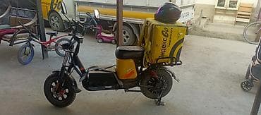 Электроскутер с комплектом для доставки + две съемные батареи at lalafo.kg Электроскутер с комплектом для доставки + две съемные батареи