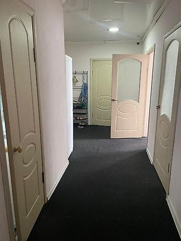 в районе кызыл аскер: Продаётся жилой дом с большим двором и хозяйственными постройками. - — 10