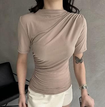 slim patch original: Женская трикотажная футболка с асимметричной драпировкой - Силуэт — 3