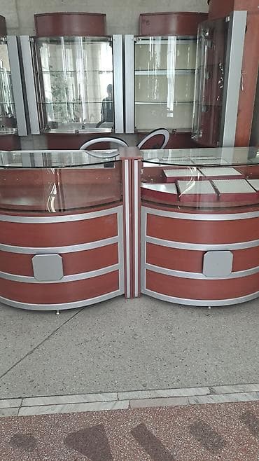 Торговое оборудование: Торговые витрины и прилавки из стекла и ЛДСП (цвет — тёплый — 2