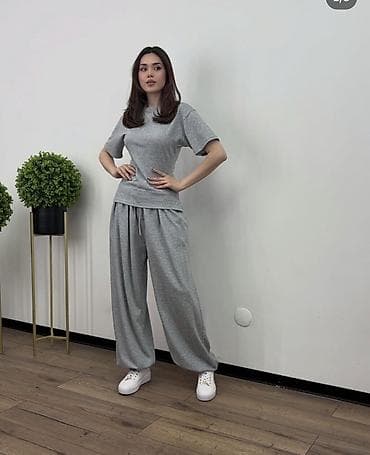 nike tech flecee: Женский трикотажный комплект в спортивно‑повседневном стиле. Костюмы — 1