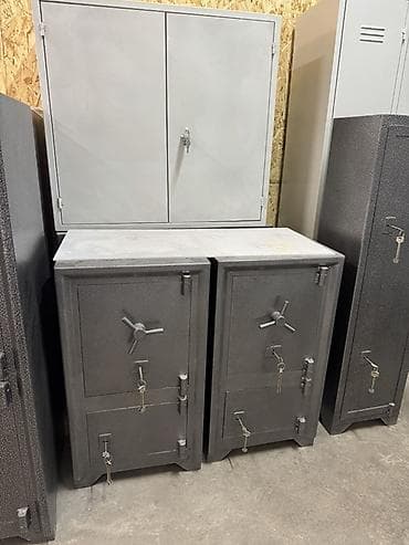 сейф бухгалтерский: Размер 850х470х380Сейф металлический, взломо- и огнестойкий. - — 4