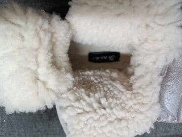 зимний обув мужской: Ботинки женские зимние. Очень теплые. Размер - 38. Материал - кожа — 9