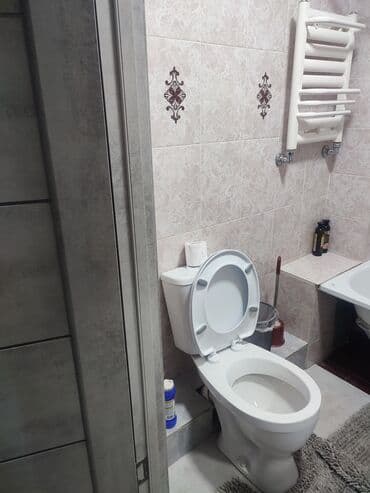 дом в центре бишкека: 1 комната, Постельное белье, Кондиционер, Бытовая техника — 12