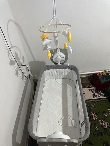 Детская колыбель-люлька с маятниковым механизмом и мобилью -