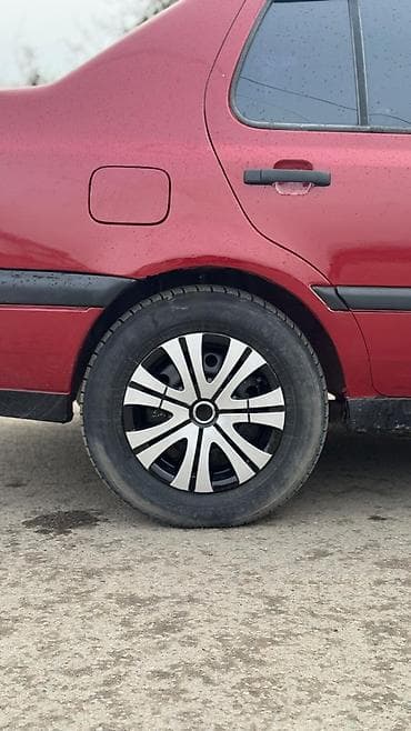 r18 audi: Volkswagen Vento: 1992 г., 1.8 л, Механика, Бензин, Седан — 7