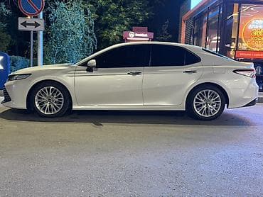 Toyota Camry: 2019 г., 2.5 л, Автомат, Бензин, Седан — 3