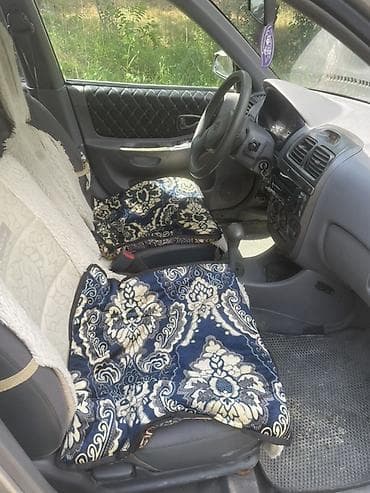 арзан машине: Hyundai Accent: 2003 г., Бензин, Седан — 5
