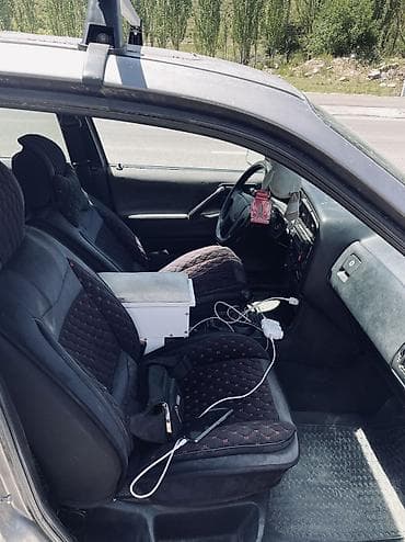 Volkswagen Passat: 1990 г., 1.8 л, Кол менен иштөөчү, Бензин, Седан — 4