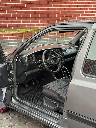 1993: Volkswagen Vento: 1993 г., 2 л, Механика, Газ, Седан — 5