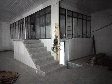 бутка на калесах: Светлое коммерческое помещение со сплошным витражным остеклением по — 1