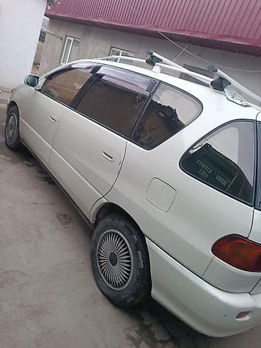 грузовик исузу: Toyota Ipsum: 2000 г., 2 л, Автомат, Бензин, Минивэн — 4