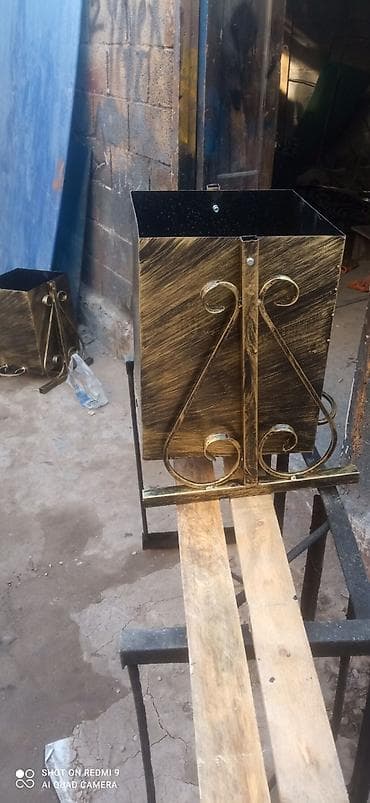 приём коробок: Металлические уличные урны/контейнеры для мусора с коваными — 7