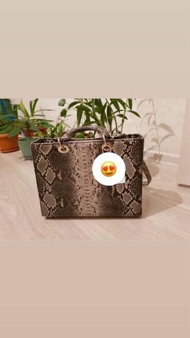 ремень из кожи: Элегантная женская сумка с принтом под змеиную кожу. Сумка оснащена — 5