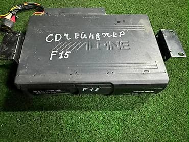 m5 e60: CD‑ченджер Alpine (AUX/CD), модель с лотком на несколько дисков BMW — 1