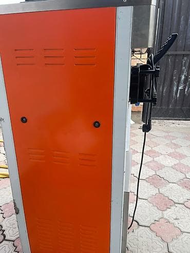 Өндүрүш үчүн жабдуулар: В отличном состоянии Профессиональный аппарат для мягкого мороженого — 2