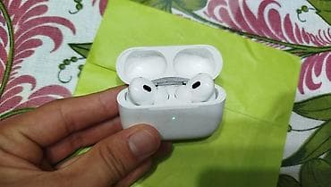redmi buds: Airpods pro, б/у китайская реплика🇨🇳, царапины по корпусу кейса — 1