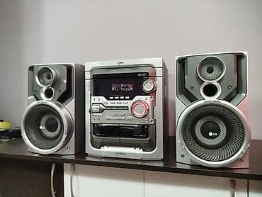 Продаю недорого LG музыкальный центр есть AUX есть и другие муз