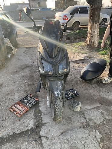 электрические мотоцикл: Макси-скутер 175 куб. см, Бензин, Б/у — 2