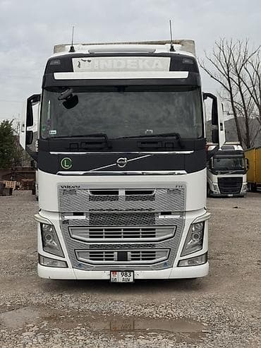 Тягач, Volvo, Тентованный