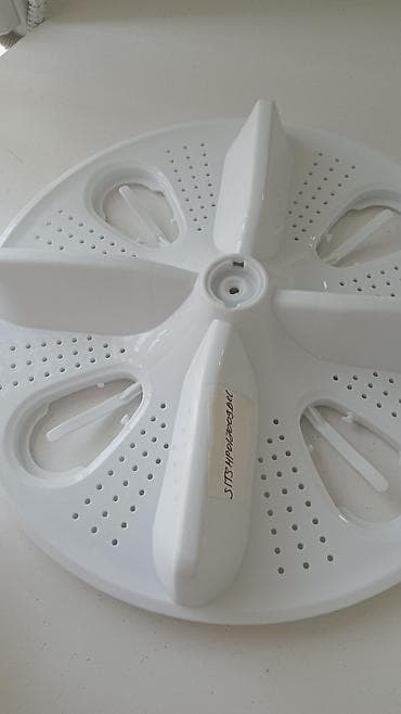 Круглый нагревательный элемент черного цвета с центральной красной