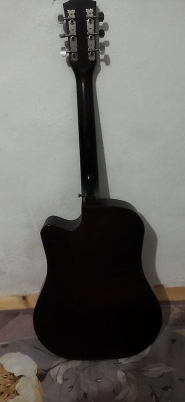 dji дрон: Акустическая гитара дредноут с вырезом (cutaway) и комплектом чехла — 2