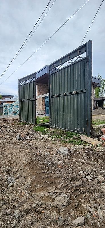 Распашные металлические ворота с калиткой - Конструкция: 2 створки + — 1