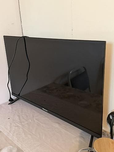 redmi note 5: Телевизор Hisense, диагональ около 32–40". Узкие рамки, две устойчивые — 2