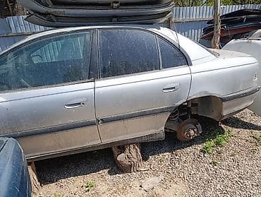 Opel Omega B, серебристый седан — разбор по запчастям Доступны