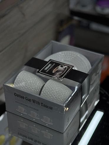 белые кружки: Набор керамических кофейных чашек с блюдцами. - Материал: керамика. - — 4