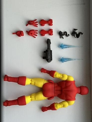 Фигурка Marvel Legends — Secret Wars Iron Man. Состояние отличное, все — 2