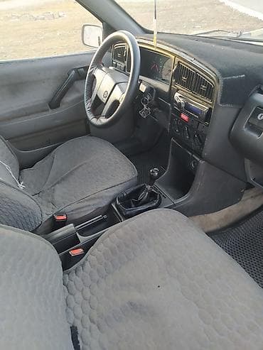 audi в4: Volkswagen Passat: 1989 г., 1.8 л, Седан — 5