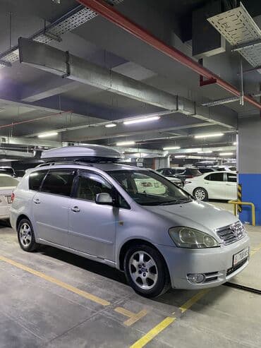 Toyota Ipsum: 2003 г., 2.4 л, Автомат, Газ, Минивэн