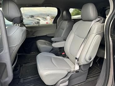 mini v: Toyota Sienna: 2021 г., Автомат, Гибрид — 4