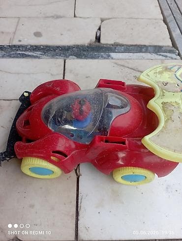 набор рисование: Игрушечная машинка с фигуркой водителя - Яркая красно‑желтая — 2