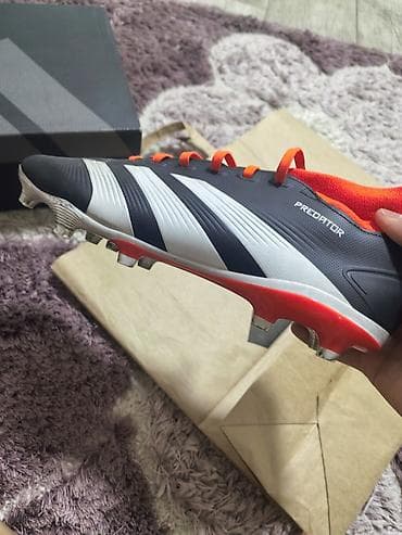 Оригинальные бутсы Adidas predator покупал за 8000 тысяч причина — 3