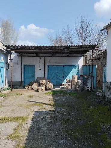 гараж берилет: Продаётся жилой дом с придомовым участком. Описание: - Отдельно — 3