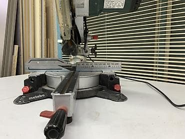 точил: Торцовочная пила Metabo с протяжкой KGS 216. Углорез, торцовка. - — 3