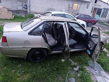 bid e2: Автомобиль седан, левый руль. Цвет кузова — бежево‑золотистый — 5