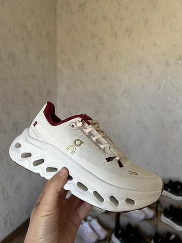 хово сороконожка: Кроссовки On Running с фирменной подошвой CloudTec. Основные — 7