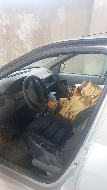 Renault Logan: 2007 г., 1.4 л, Механика, Бензин, Седан — 4