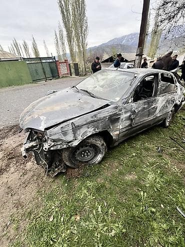 на vitz: Продам автомобиль на разбор. Модель: седан класса C (5-дверный) — 3