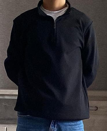 одежди: Мужской чёрный полузамок с короткой молнией (half‑zip). - Тип: тёплый — 3