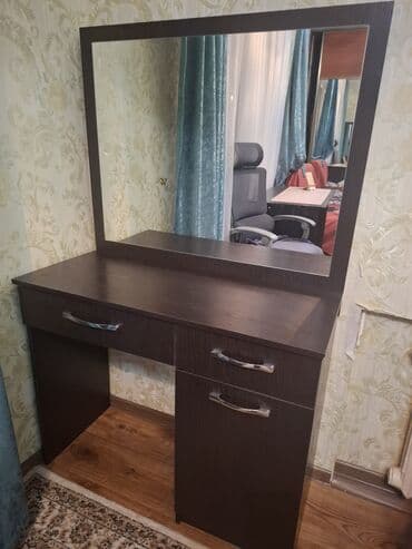 тумбочка прикроватная с зеркалом: Туалетный столик, Б/у, С зеркалом, цвет - Коричневый, ЛДСП — 3